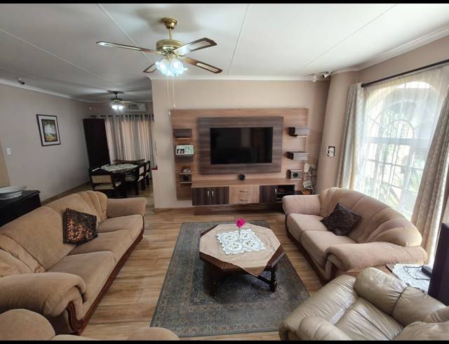 4 BEDROOM HOUSE FOR SALE IN SAFARI GARDENS